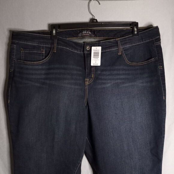 Torrid Premium Boyfriend Crop Frayed Hem Women's Dark Wash Jeans Size 26 NWT - Picture 4 of 11